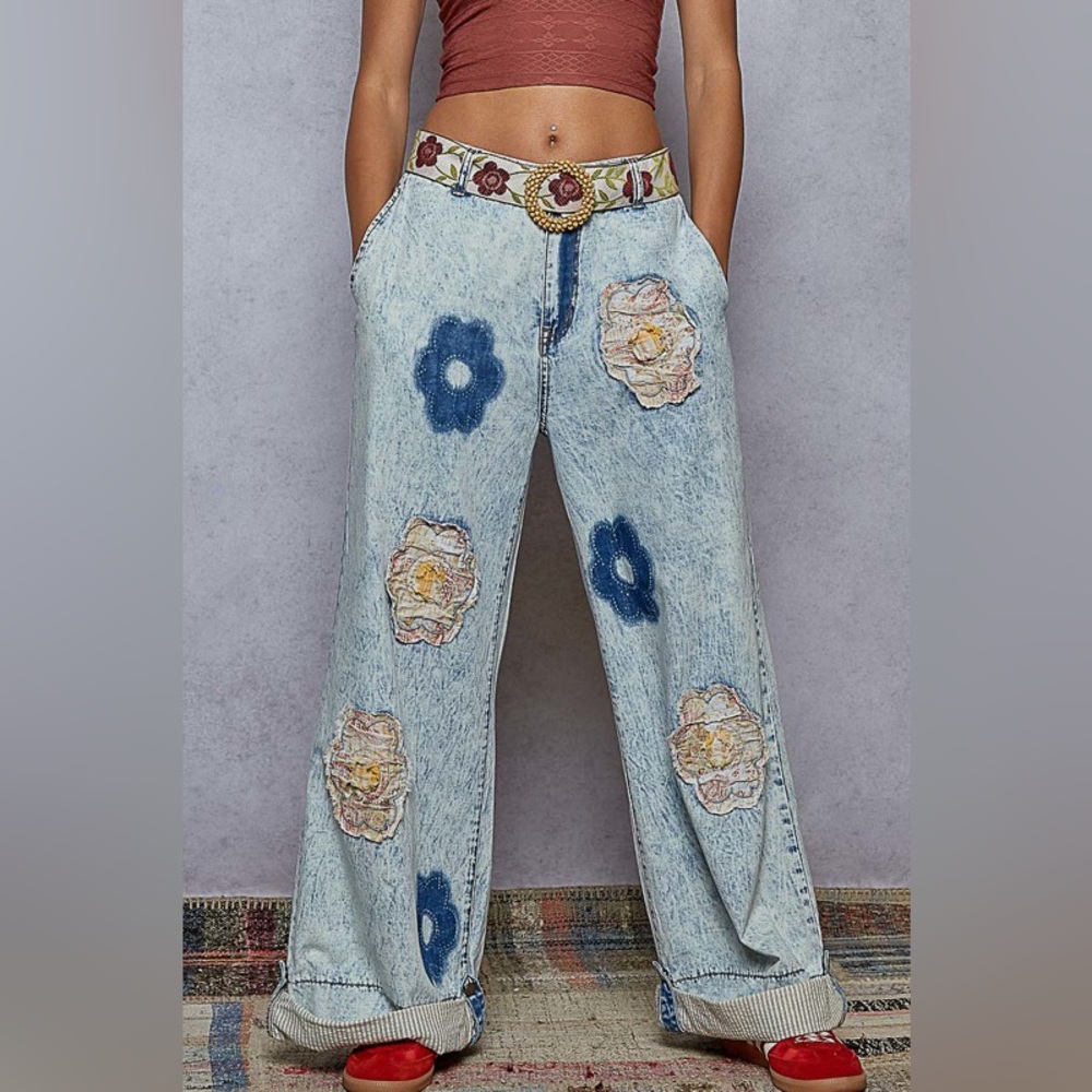 POL NWT Jeans Floral Patch relaxed fit Size small -large